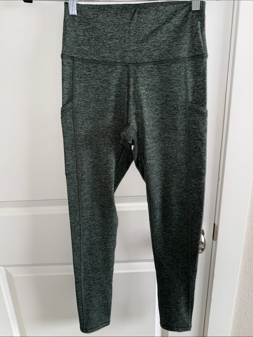 aerie High-Rise Leggings in Heathered Dark Green with side pockets